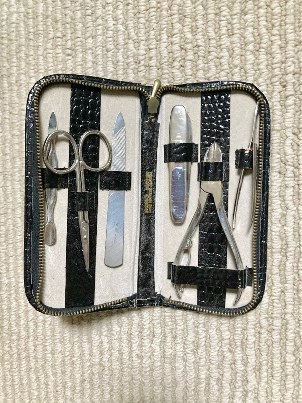 5-piece Manicure Set in Zippered Leather Case, Men’s